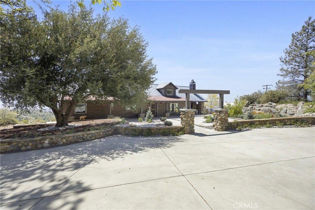 Image 11 of property listing at 27241 Deertrail Drive, Tehachapi, CA 93561