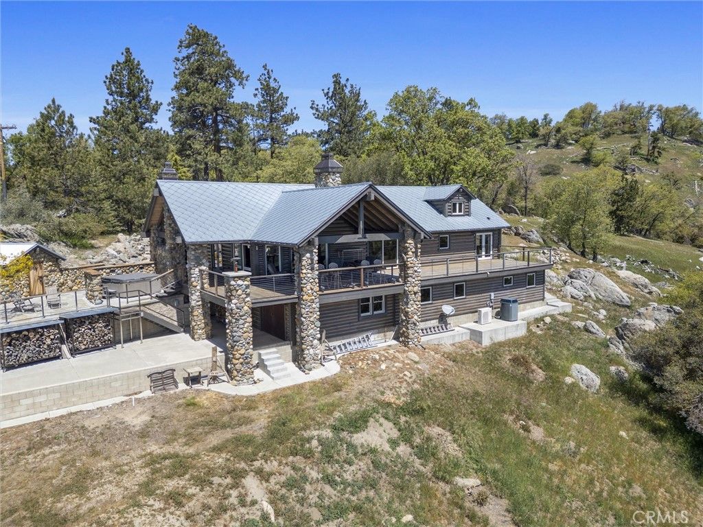 Image 3 of property listing at 27241 Deertrail Drive, Tehachapi, CA 93561