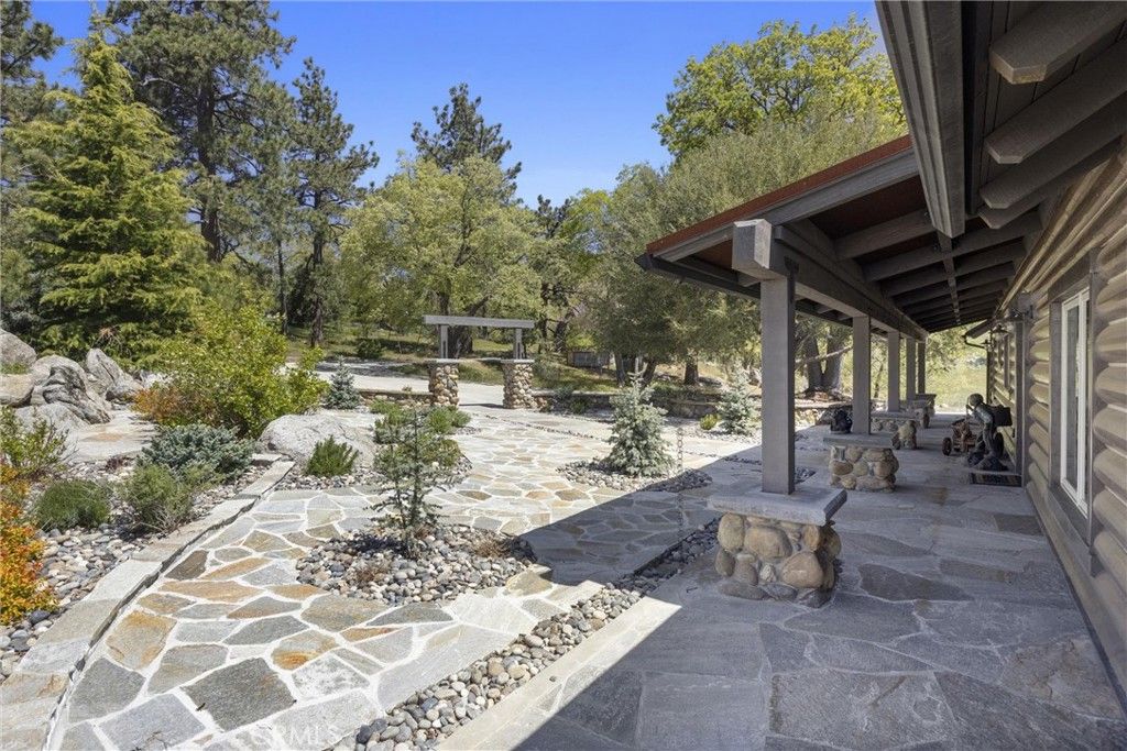 Image 6 of property listing at 27241 Deertrail Drive, Tehachapi, CA 93561