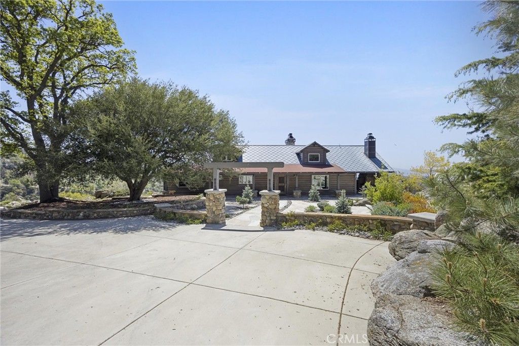 Image 7 of property listing at 27241 Deertrail Drive, Tehachapi, CA 93561