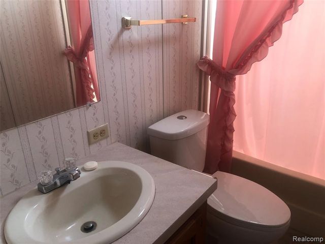 7336 Scotland Circle, Alma, MI 48801