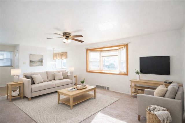 1079 Catherine Dr, Conway, PA 15027