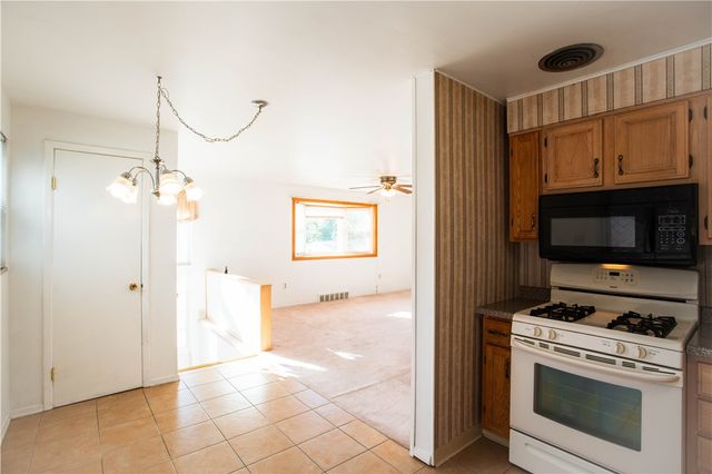 1079 Catherine Dr, Conway, PA 15027