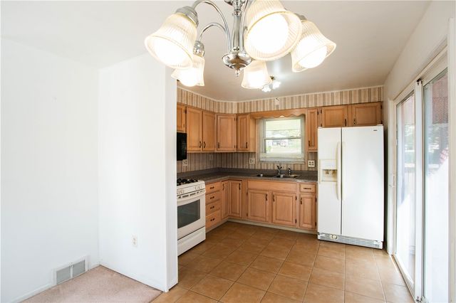 1079 Catherine Dr, Conway, PA 15027