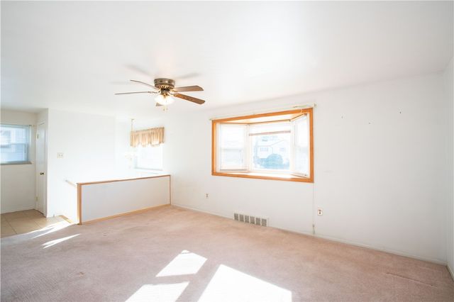 1079 Catherine Dr, Conway, PA 15027