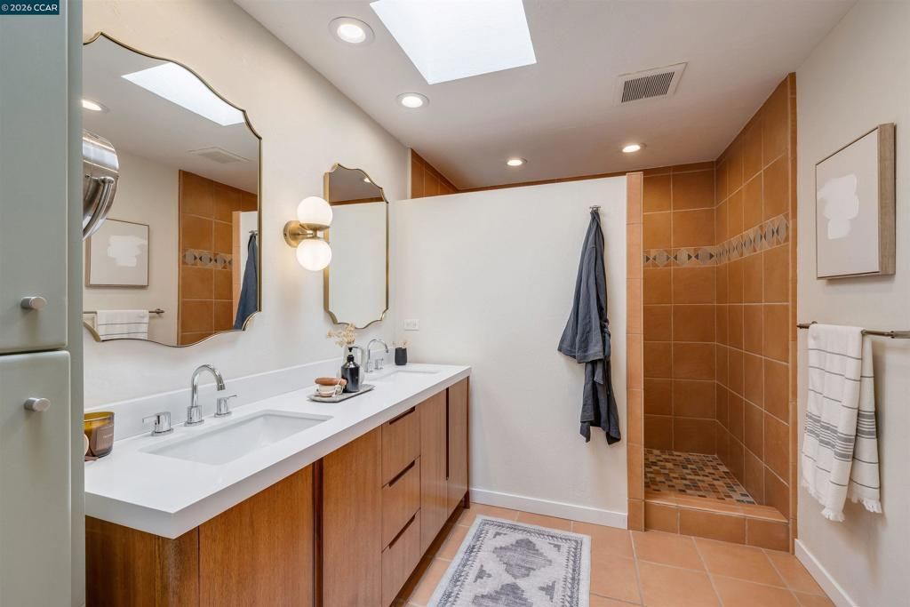 Image 12 of property listing at 1066 Via Baja, Lafayette, CA 94549