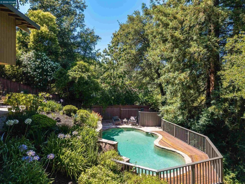 Image 23 of property listing at 1066 Via Baja, Lafayette, CA 94549
