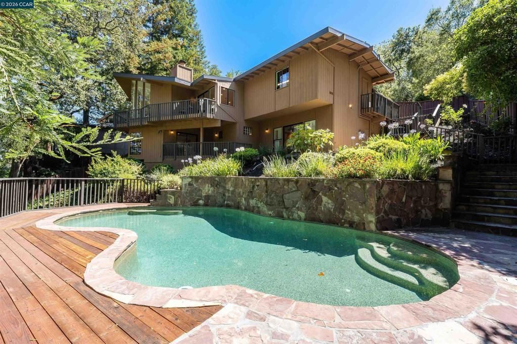Image 24 of property listing at 1066 Via Baja, Lafayette, CA 94549