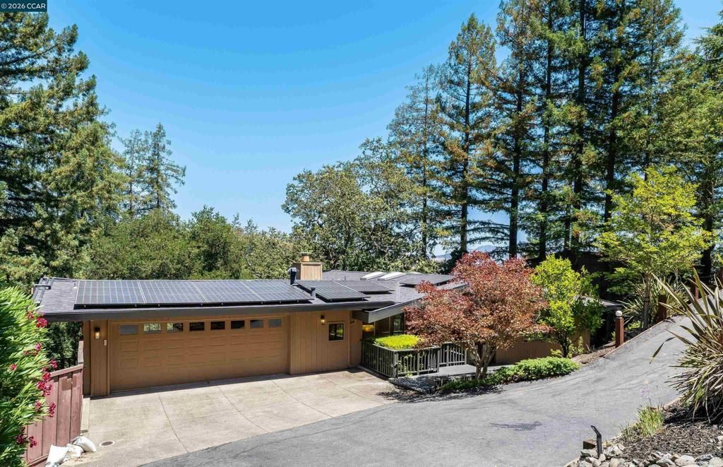 Image 27 of property listing at 1066 Via Baja, Lafayette, CA 94549