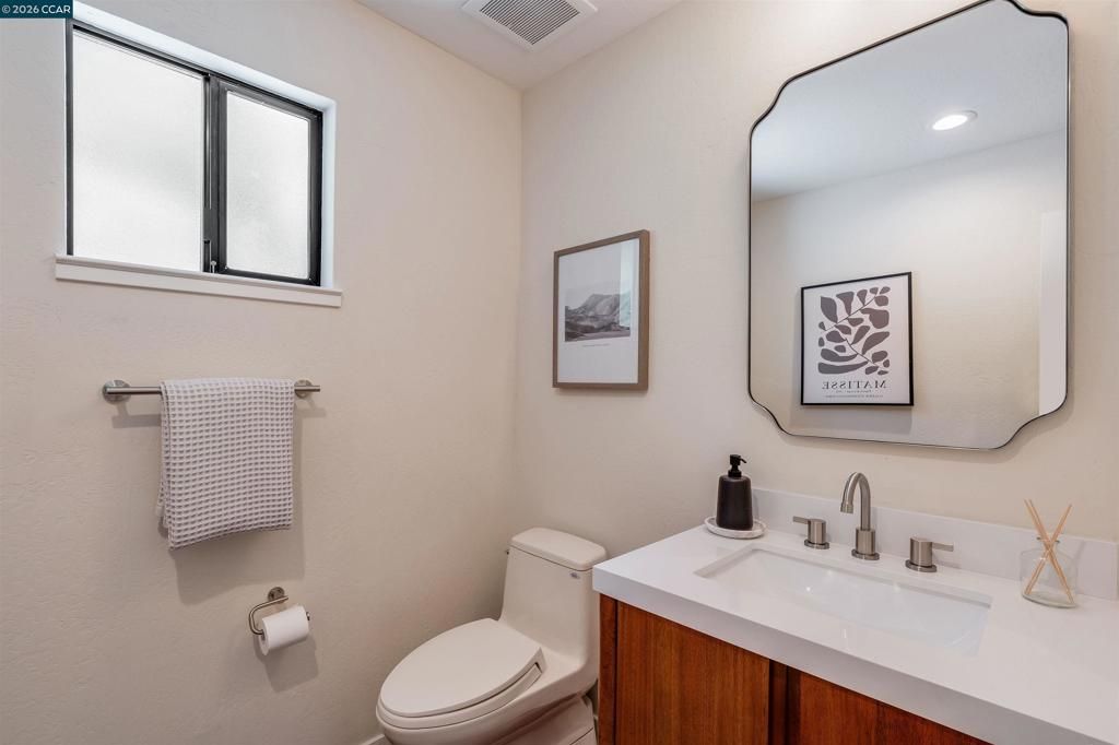 Image 6 of property listing at 1066 Via Baja, Lafayette, CA 94549