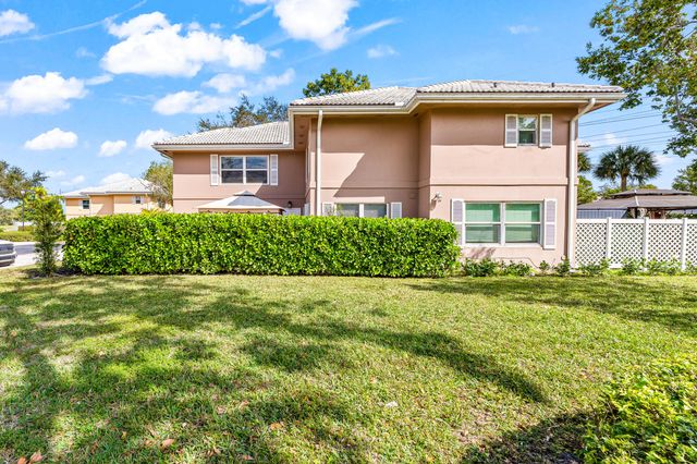3136 Kingston Court, West Palm Beach, FL 33409