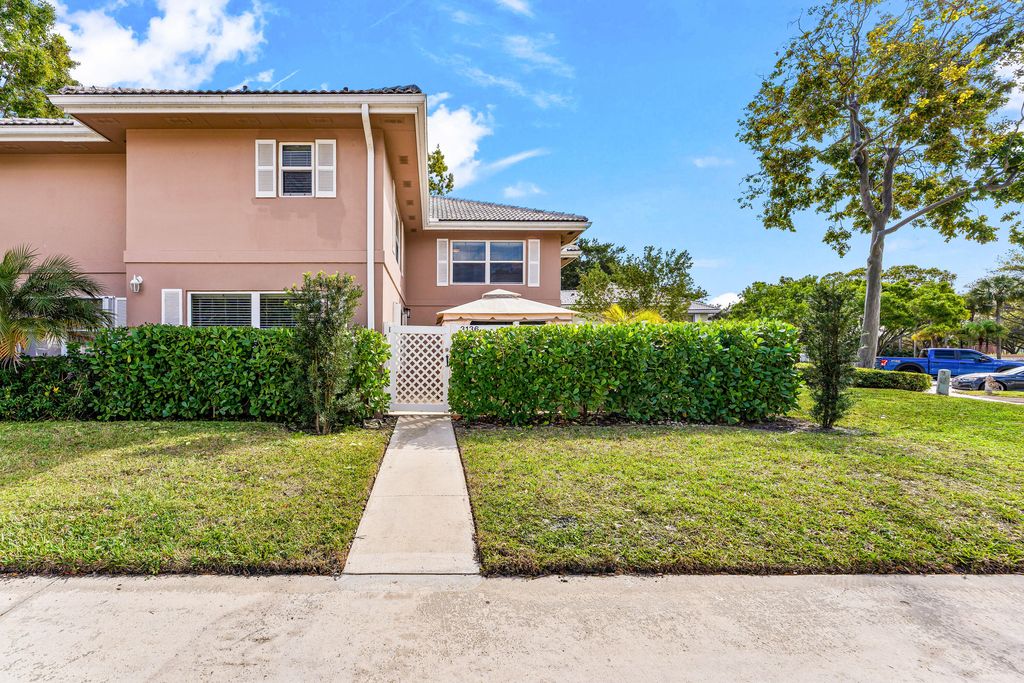 3136 Kingston Court, West Palm Beach, FL 33409