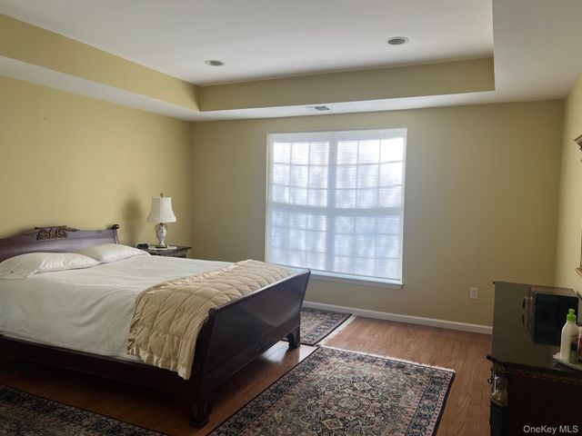 15 Constantine Way, Mount Sinai, NY 11766