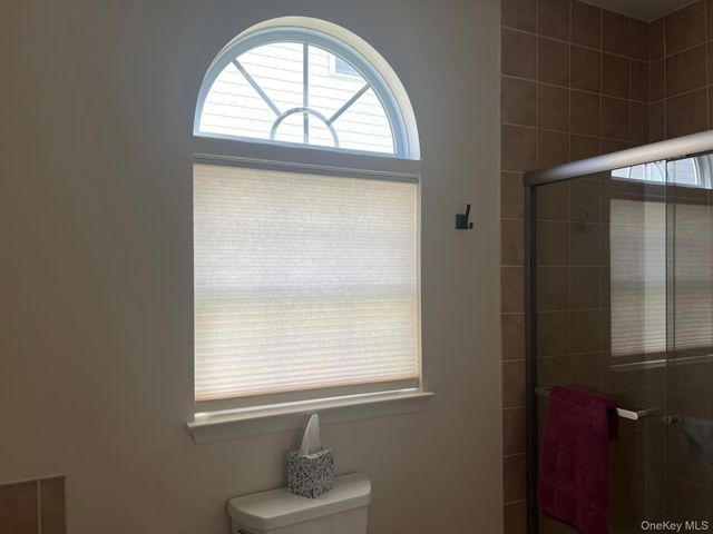 15 Constantine Way, Mount Sinai, NY 11766