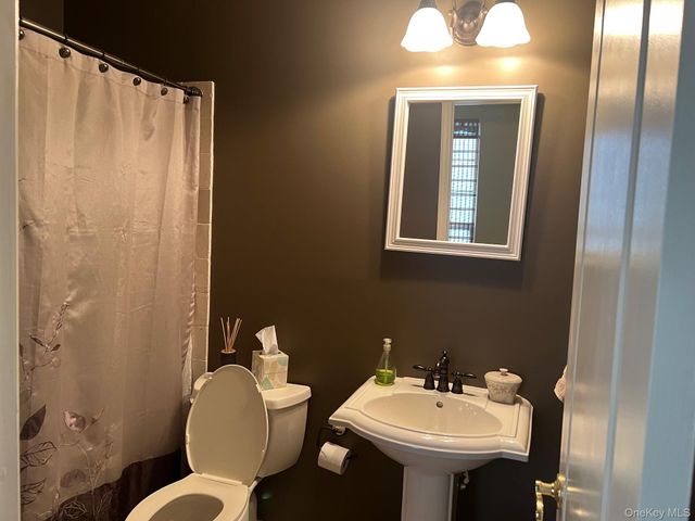 15 Constantine Way, Mount Sinai, NY 11766