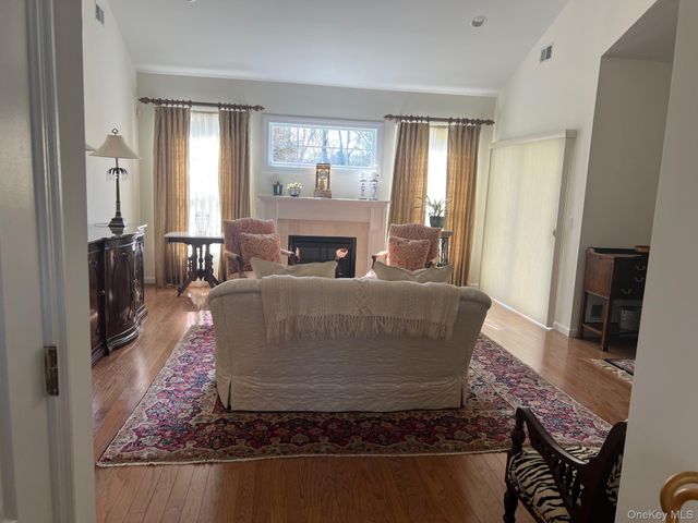 15 Constantine Way, Mount Sinai, NY 11766