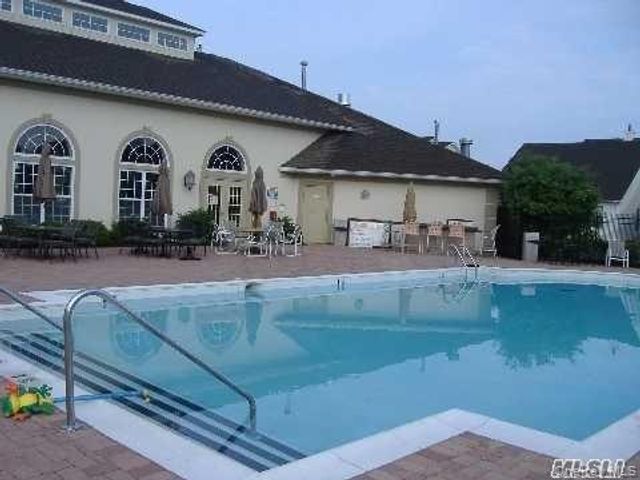 15 Constantine Way, Mount Sinai, NY 11766