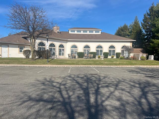 15 Constantine Way, Mount Sinai, NY 11766