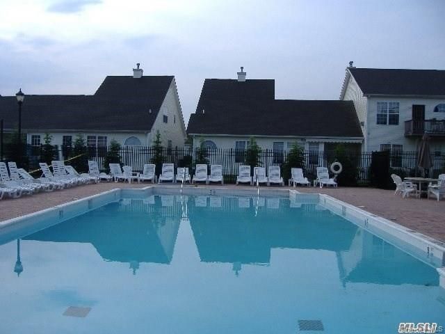 15 Constantine Way, Mount Sinai, NY 11766