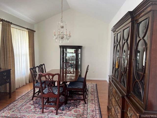 15 Constantine Way, Mount Sinai, NY 11766