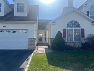 15 Constantine Way, Mount Sinai, NY 11766