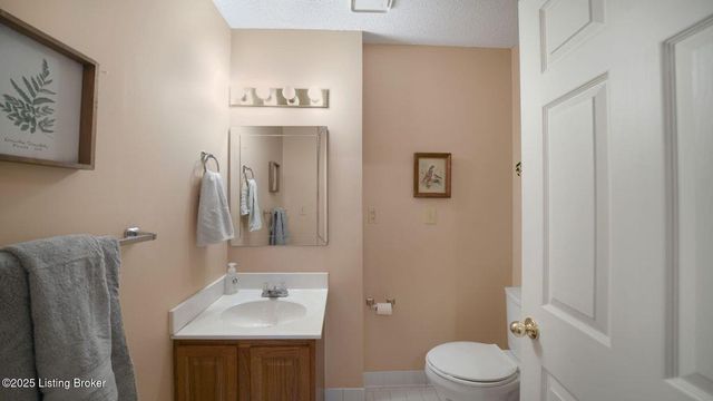 8001 Butler National Ct, Louisville, KY 40291