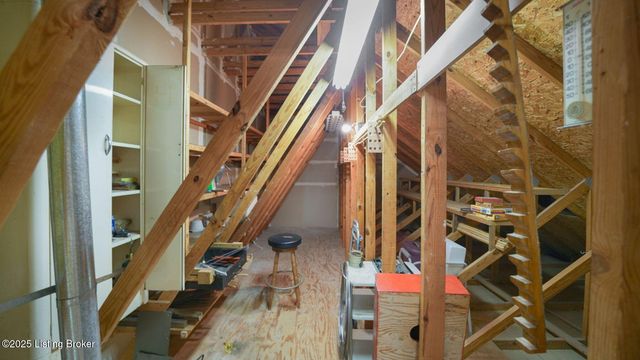 8001 Butler National Ct, Louisville, KY 40291