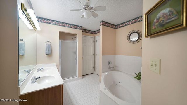 8001 Butler National Ct, Louisville, KY 40291
