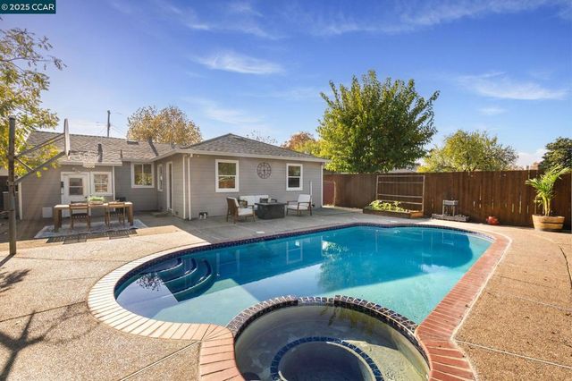 2941 Crawford St, Concord, CA 94518
