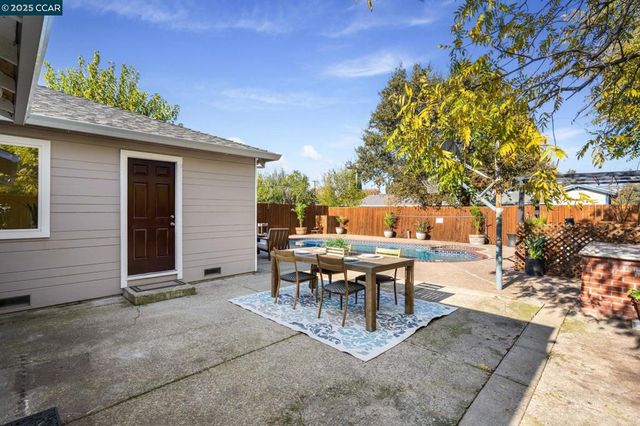2941 Crawford St, Concord, CA 94518