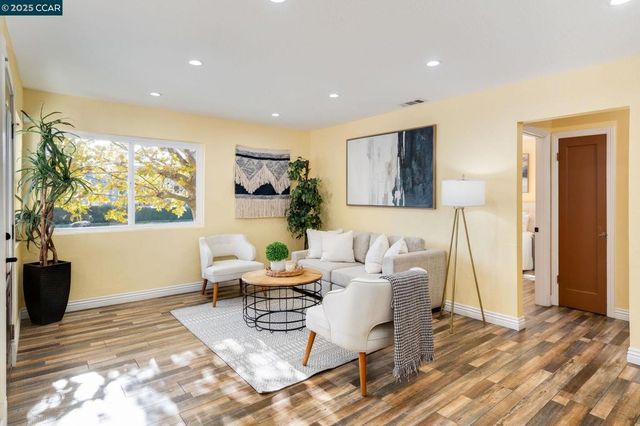 2941 Crawford St, Concord, CA 94518