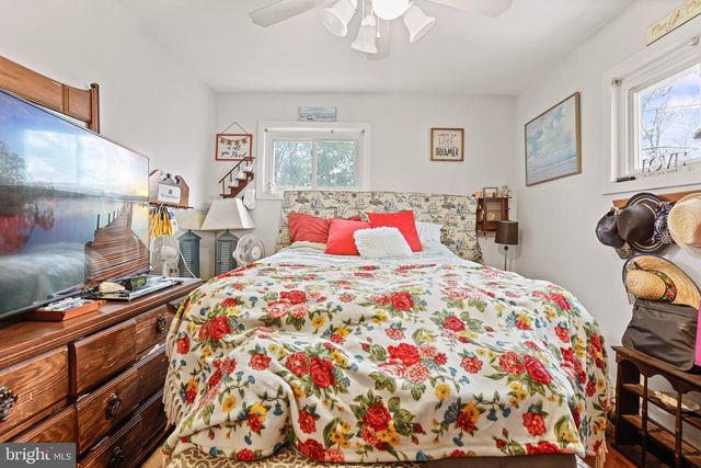 3504 WAKEFIELD ST, Colonial Beach, VA 22443