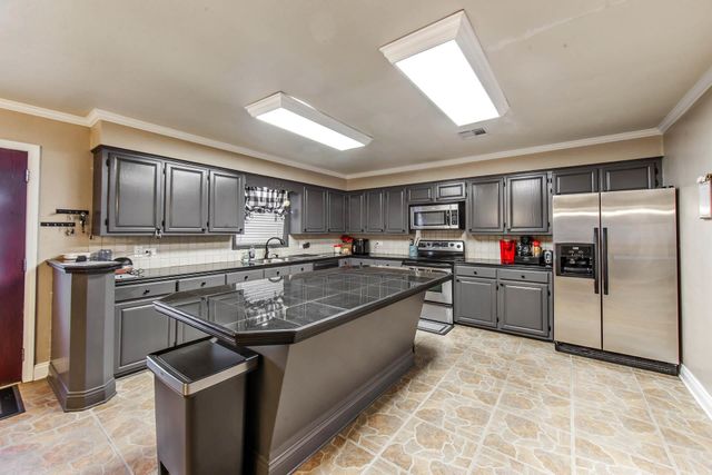 2410 Karen St, Thibodaux, LA 70301