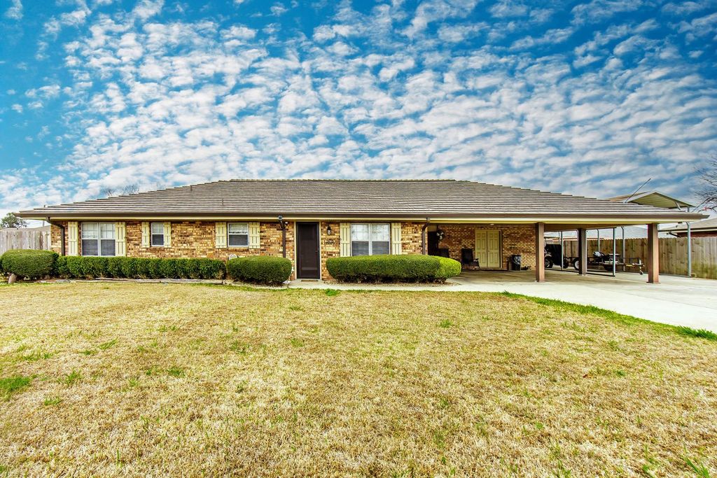2410 Karen St, Thibodaux, LA 70301