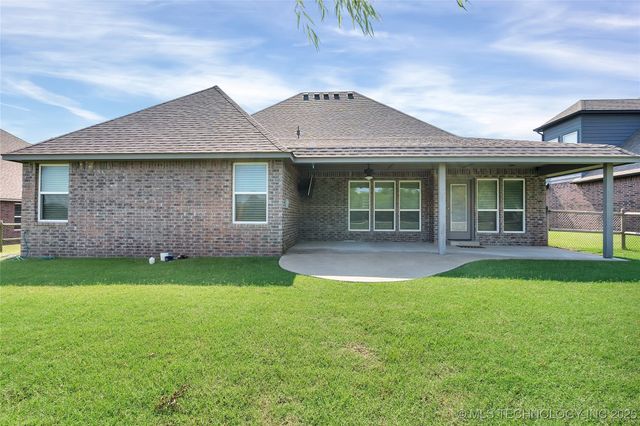 3915 S 15th Place, Broken Arrow, OK 74011