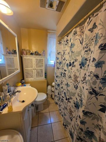 32 Marconi St, Clifton City, NJ 07013