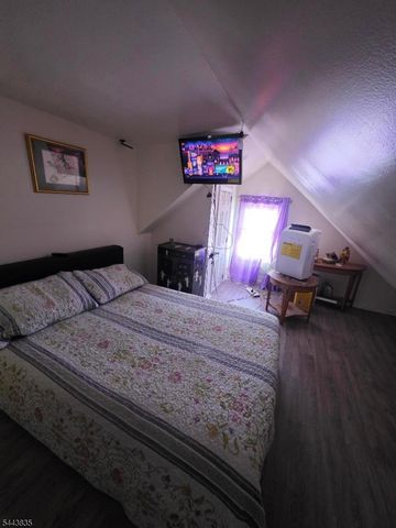 32 Marconi St, Clifton City, NJ 07013