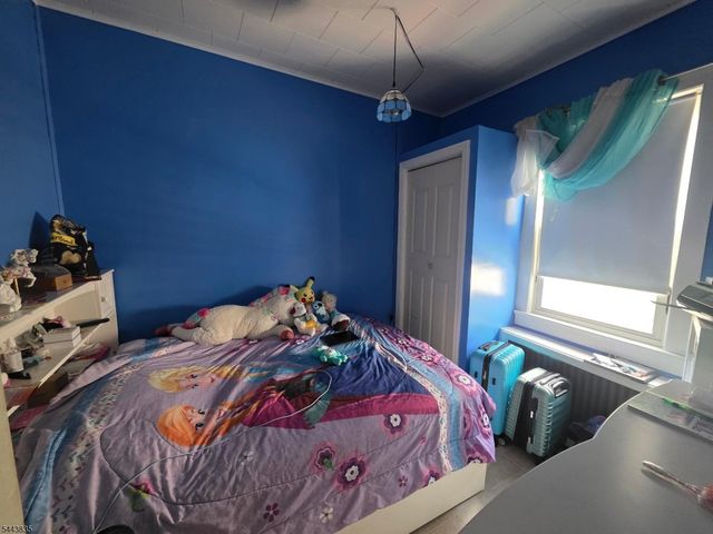 32 Marconi St, Clifton City, NJ 07013