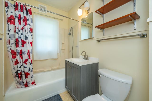 1014 S 11th Avenue, Marshalltown, IA 50158