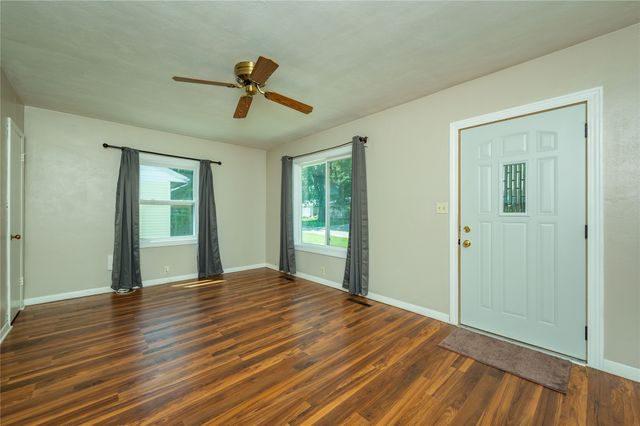 1014 S 11th Avenue, Marshalltown, IA 50158