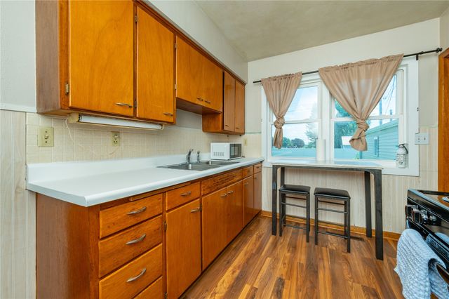1014 S 11th Avenue, Marshalltown, IA 50158
