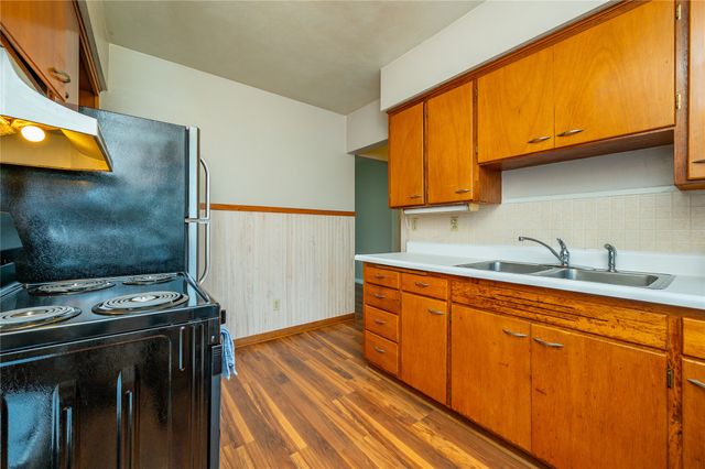 1014 S 11th Avenue, Marshalltown, IA 50158
