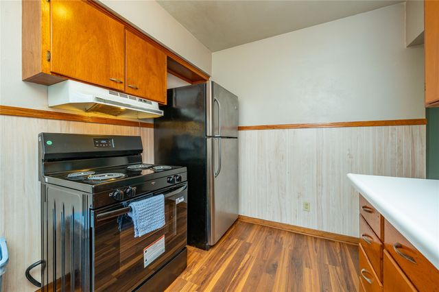 1014 S 11th Avenue, Marshalltown, IA 50158