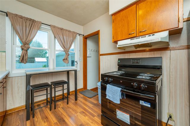 1014 S 11th Avenue, Marshalltown, IA 50158