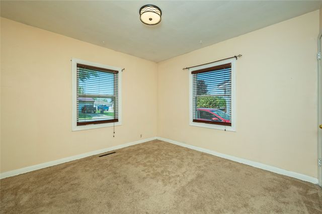 1014 S 11th Avenue, Marshalltown, IA 50158