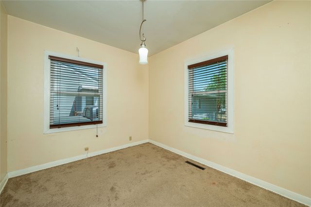 1014 S 11th Avenue, Marshalltown, IA 50158