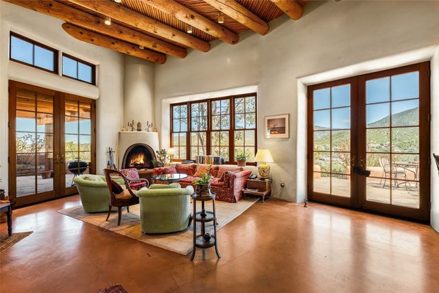 642 Camino De La Luz, Santa Fe, NM 87505