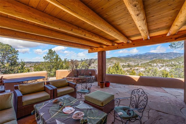 642 Camino De La Luz, Santa Fe, NM 87505
