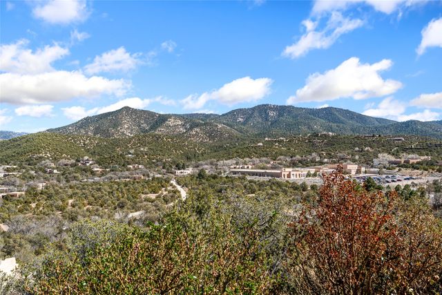 642 Camino De La Luz, Santa Fe, NM 87505