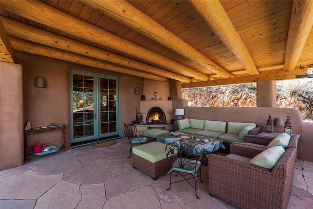 642 Camino De La Luz, Santa Fe, NM 87505